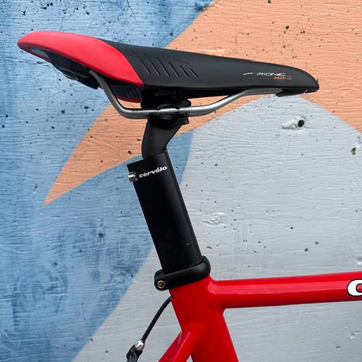 Cervelo Dual reversible seatpost set up in forward position