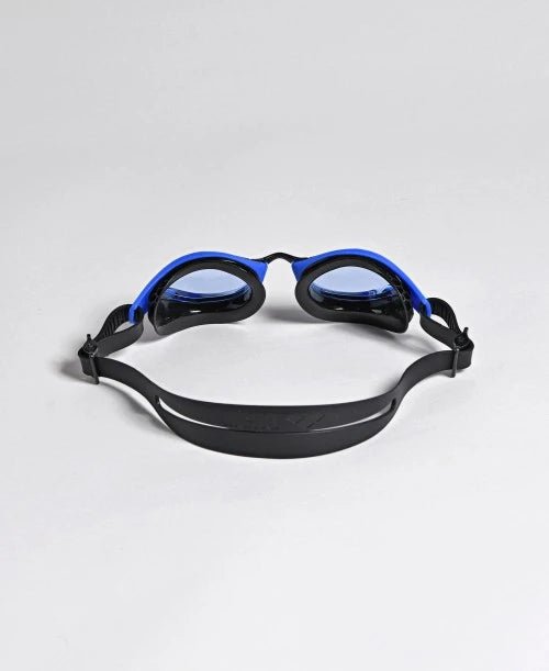 Arena Air Bold Swipe triathlon swim goggles in blue with anti-fog technology and honeycomb comfort seals.