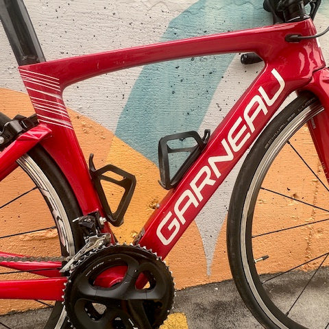 Garneau Gennix aero road bike, red with white logo and seatpost accent