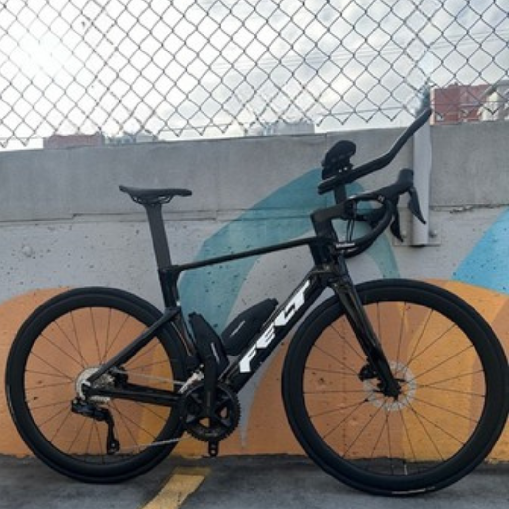 Felt NEXAR Aero Road & Triathlon Bike | Size 54 | Aerobars Included